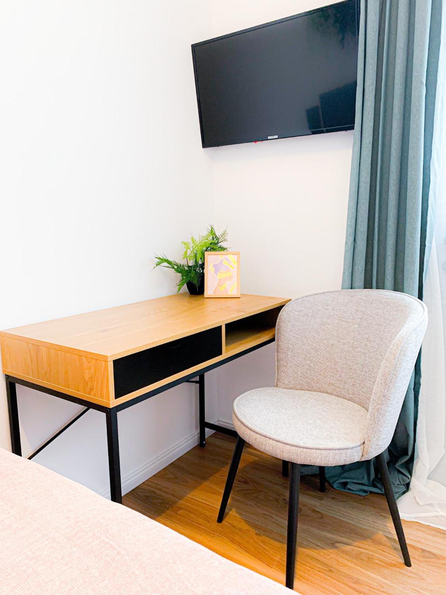 Chic Urbana: 140sqm 5-bedroom Downtown Gem Appartamento Bucarest
